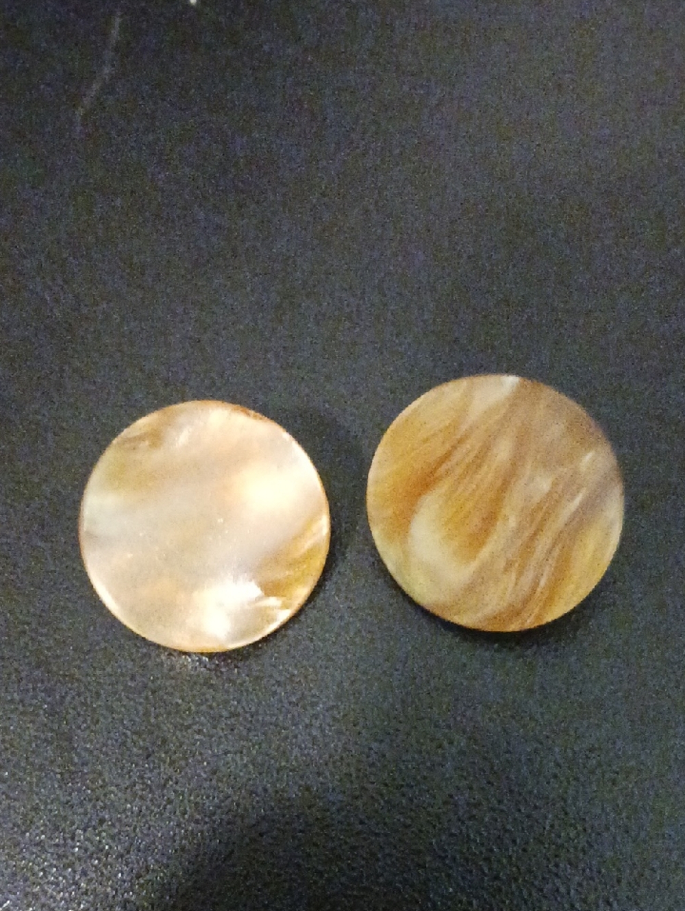 Round Marbled Shell-Like Clip-on Earrings in Warm Tan